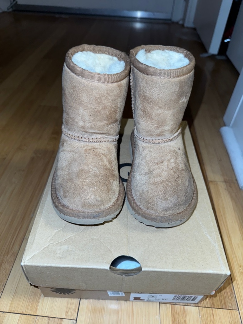 UGG Classic Short Shearling Boots - Chestnut Brown